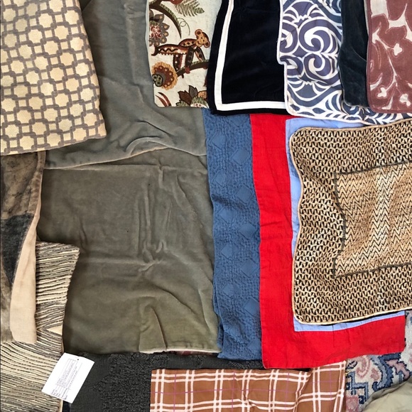 Beautiful Assortmentb of Decorative Pillows - Picture 3 of 8